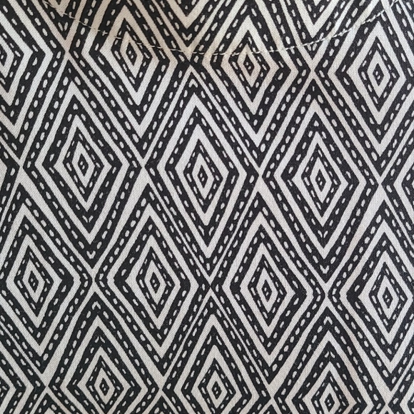 H&M black and white geometric shape dress - Picture 3 of 7